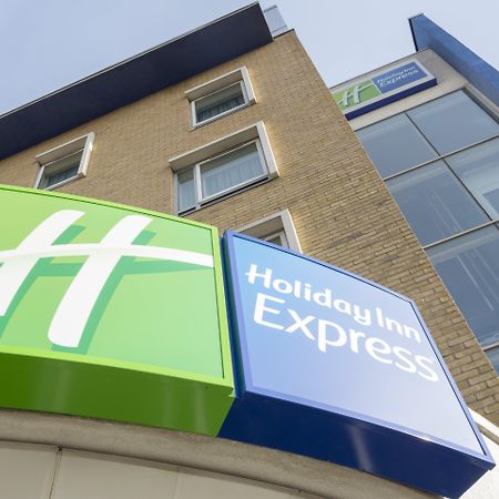 Holiday Inn Express Earls Court, An Ihg Hotel London Exterior photo